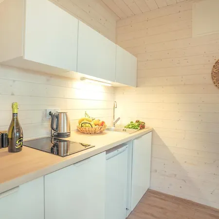 Ustronie Park - * 尤斯托尼莫斯基