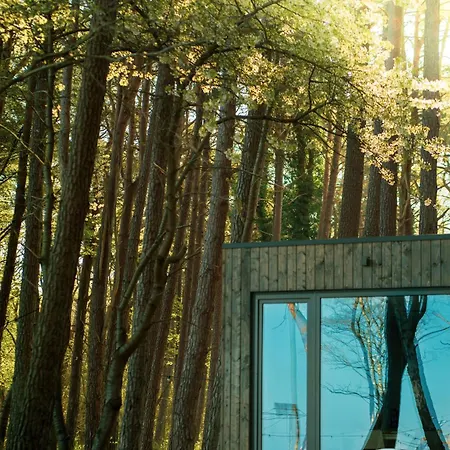 Ustronie Park - * 尤斯托尼莫斯基